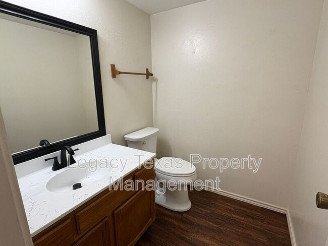 Photo - 1607 N Nolan River Rd Unidad Apt A