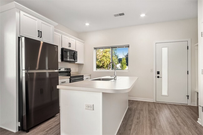 Photo - 937 Fulton St W