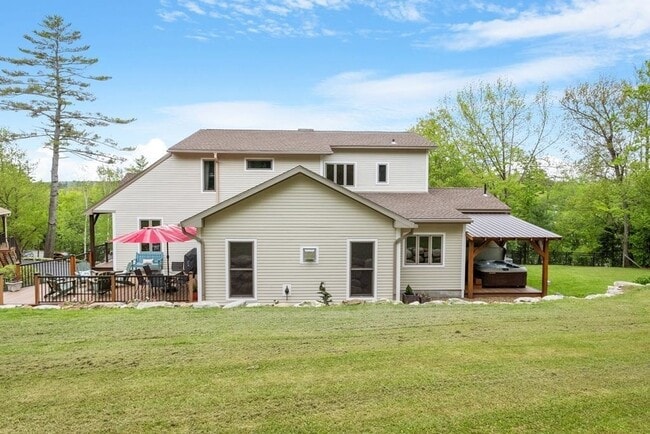 Photo - 588 Granite Lake Rd