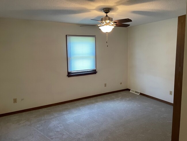 Photo - 674 Dussel Dr