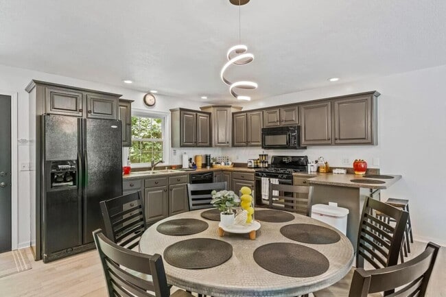 Photo - 444 Grand Ridge Dr