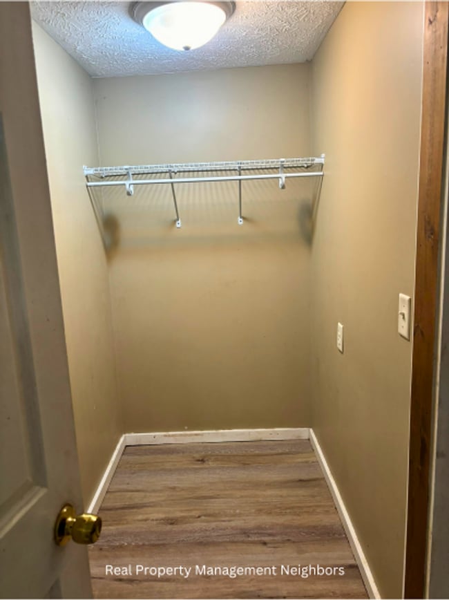 Photo - Large and Sunny 3 Bed 1 Bath Home Availabl...