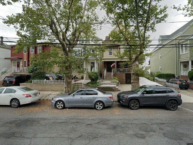 Building Photo - 114 W 5th St Unit 3