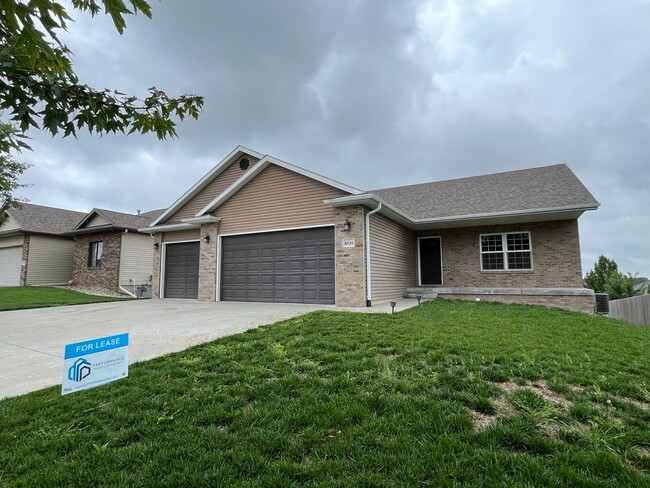 Building Photo - 8020 Renatta Dr