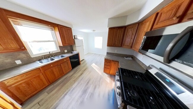 Photo - 11360 Mercedes