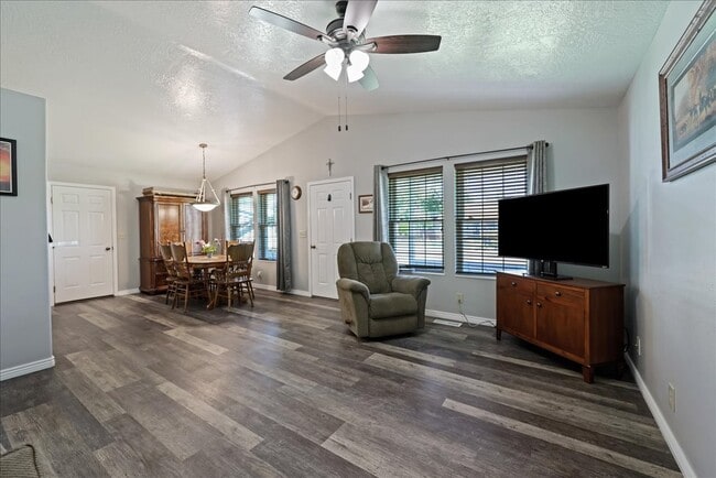 Photo - 20 10th Ave N