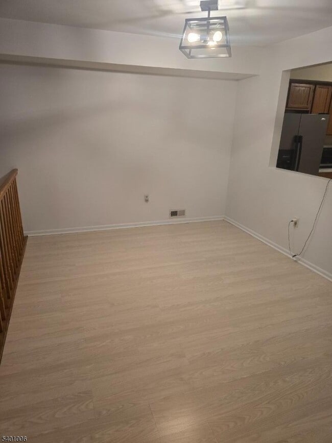 Photo - 754 Darlington Dr