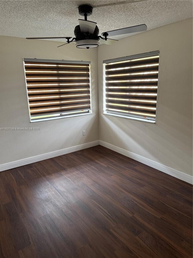 Photo - 600 NW 214th St Unidad 105