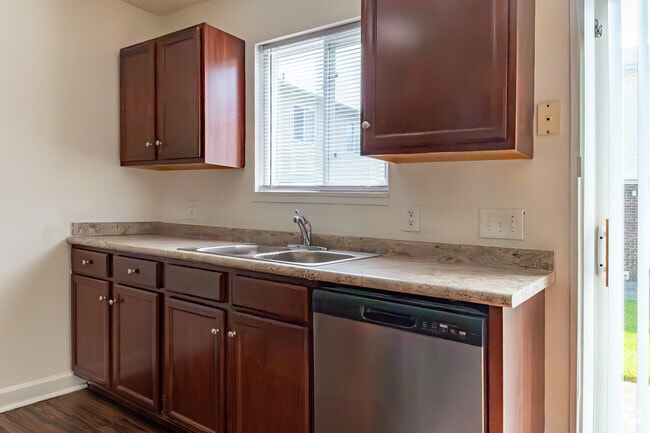 2HAB, 1BA - 1,500 ft² - Cocina - Hyde Park Townhomes