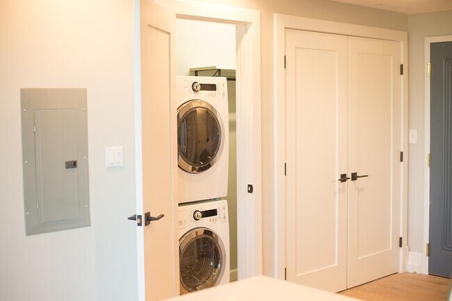 Photo - 1467 Tremont St Unidad 204