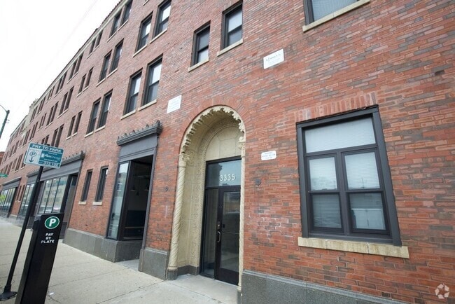 Building Photo - 3335 W Diversey Ave Rental