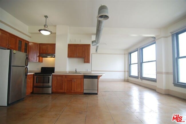 Photo - 108 W 2nd St Unit 501