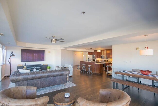 Photo - 701 W Lakeside Ave Unit 501