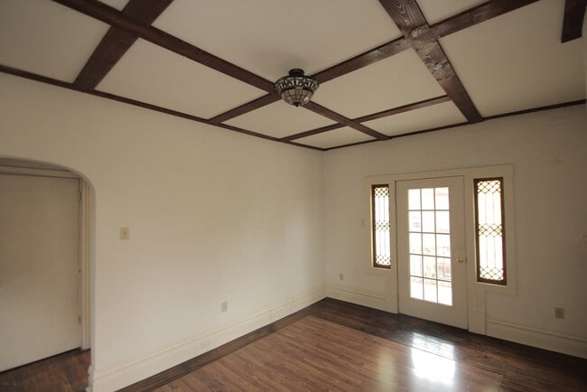 Building Photo - 201 Franklin Ave Unit 2