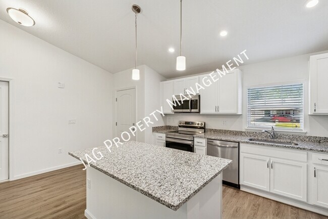 Photo - 1282 Hegira St NW