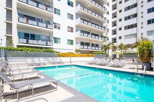 Roofdeck Pool, Spa - 1155 N La Cienega Blvd Unidad 612 Rental