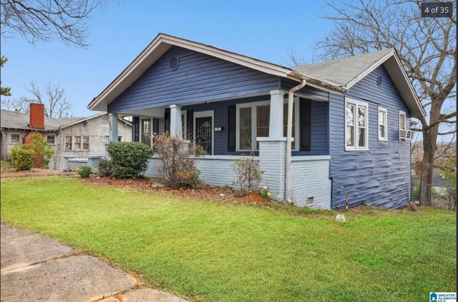 Photo - 505 12th St W