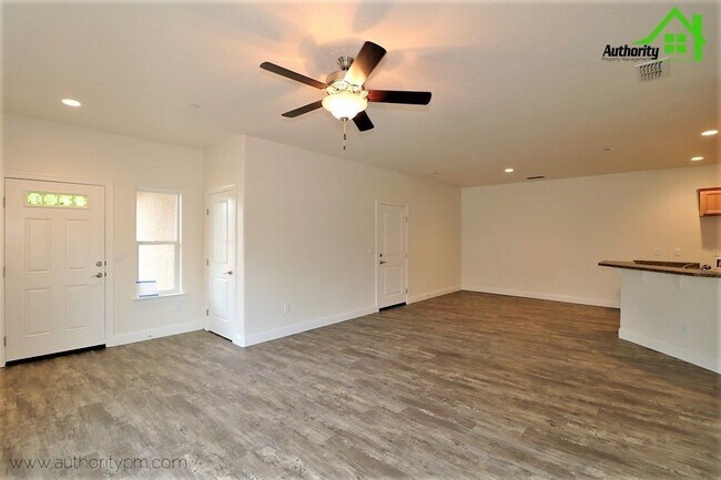 Photo - 2530 Rainbow Ln Unit B