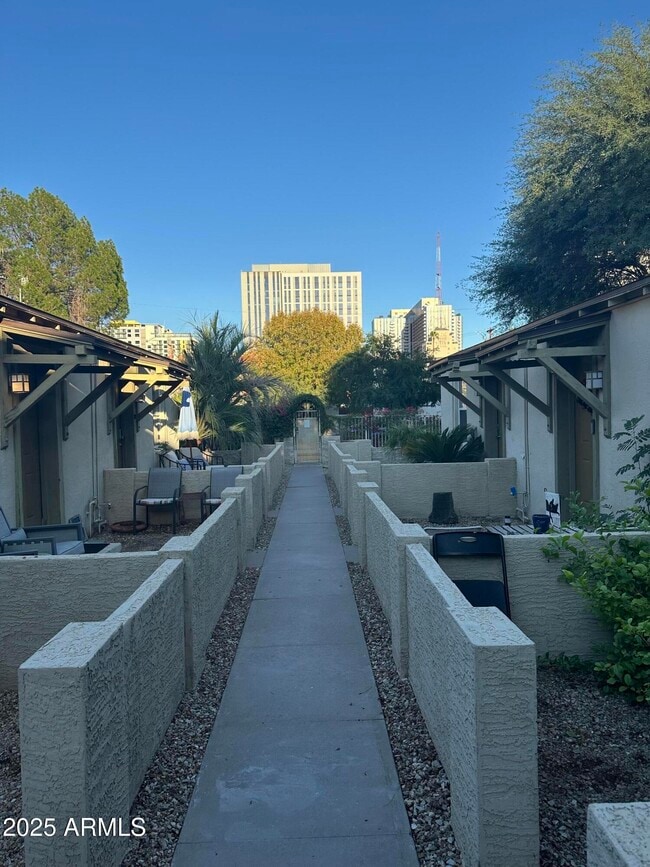 Photo - 636 N 4th Ave