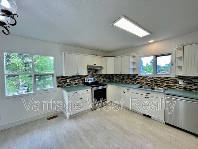 Photo - 240 Wallace Rd