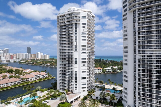 Photo - One Island Place