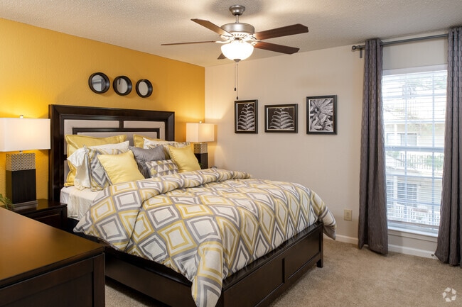 2BR - 2BA, 980SF