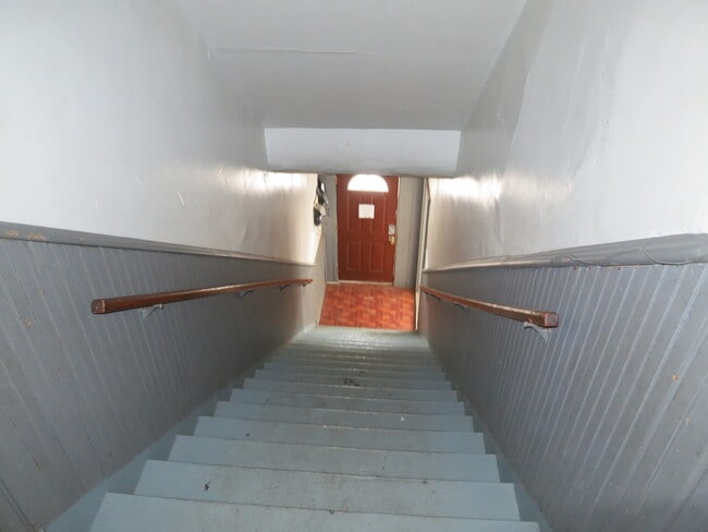 Building Photo - 204 E 4th St Unit 202.5