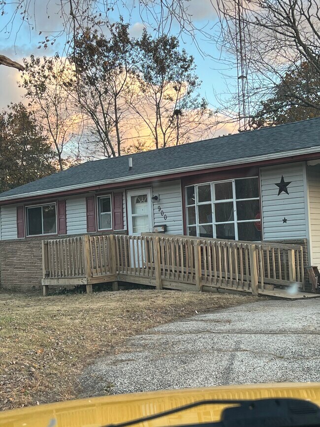 Photo - 900 Leonard Dr House