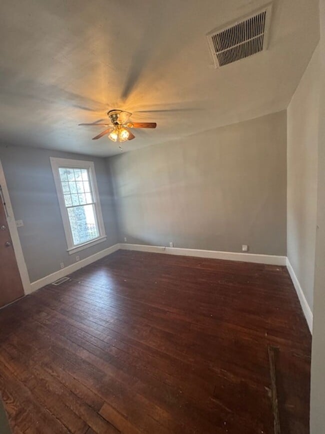 Photo - 1245 E Illinois St