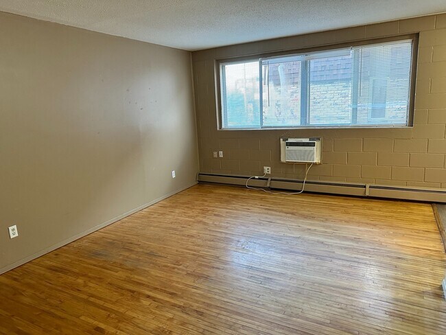 IMG_1986 - 2926 Harriet Ave S