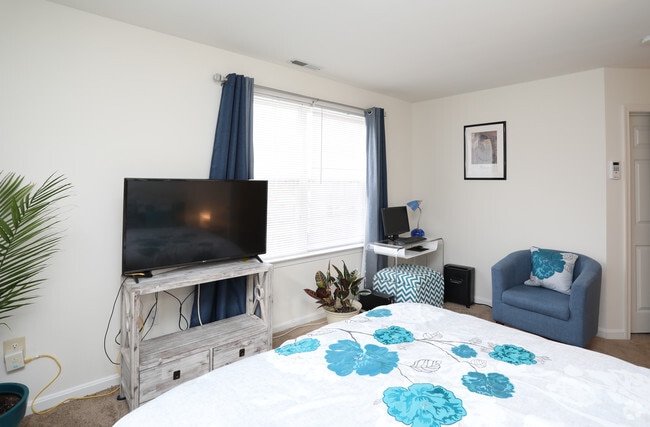 2BR, 2BA - 1,047 SF