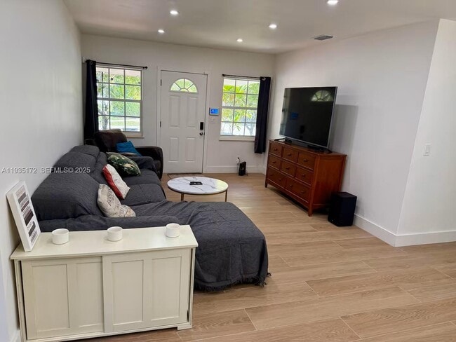 Photo - 15800 NE 15th Ave