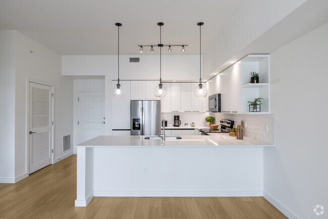 2BR, 2BA - 1044SF - Kitchen