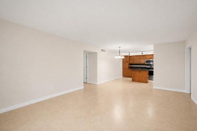 4528 SW 54th St Unit 302-b