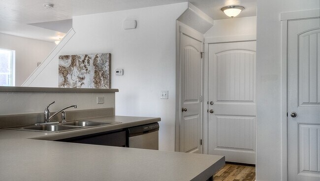 Photo - 637 W 1520 S
