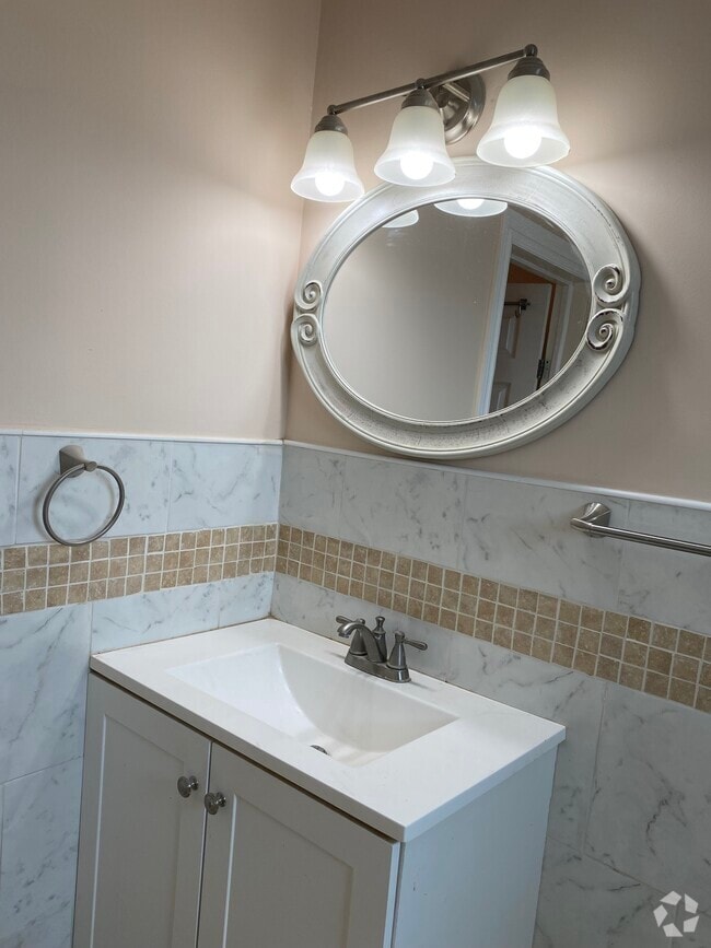 Building Photo - 185 Christie Ave Unit 185 Christie Ave Clifton Rental
