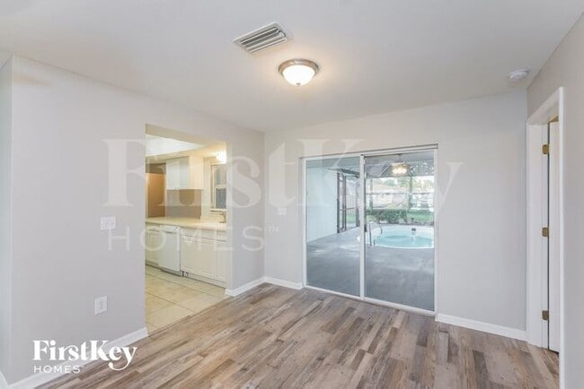 Photo - 136 Sunnyside St NW