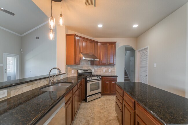 Building Photo - 139 S Rocky Point Cir