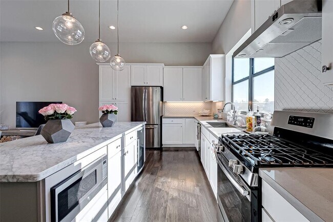 Photo - 1256 N Post Oak Rd