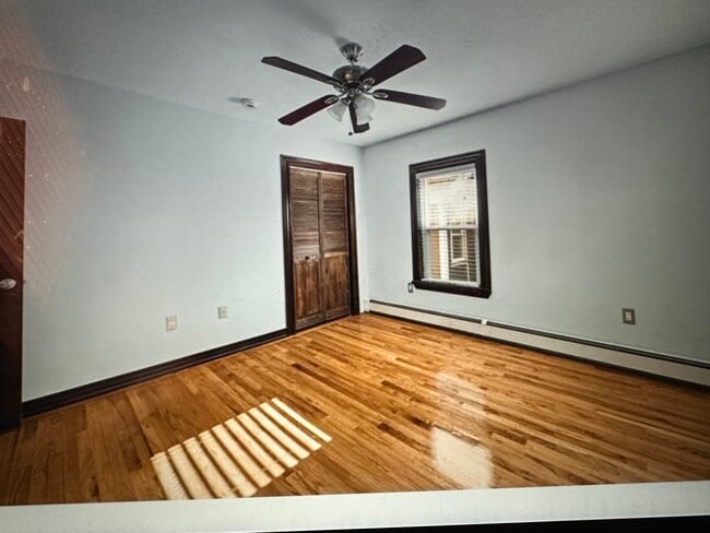 8 Woodville Park