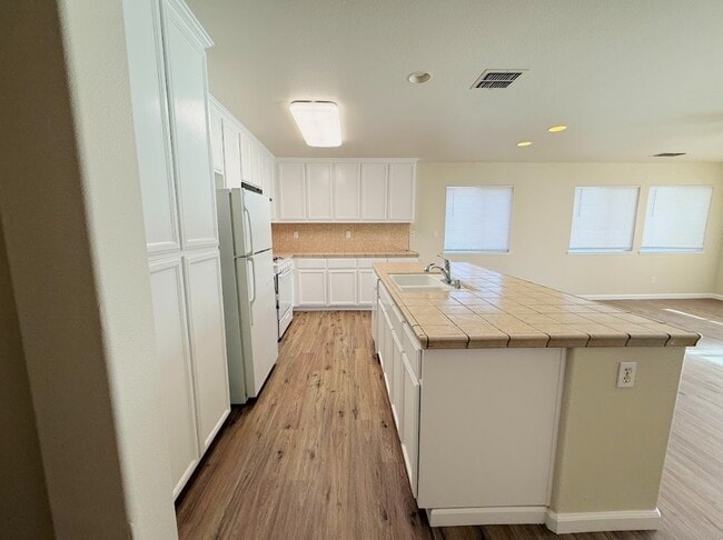 Photo - 1330 Riverside Ct