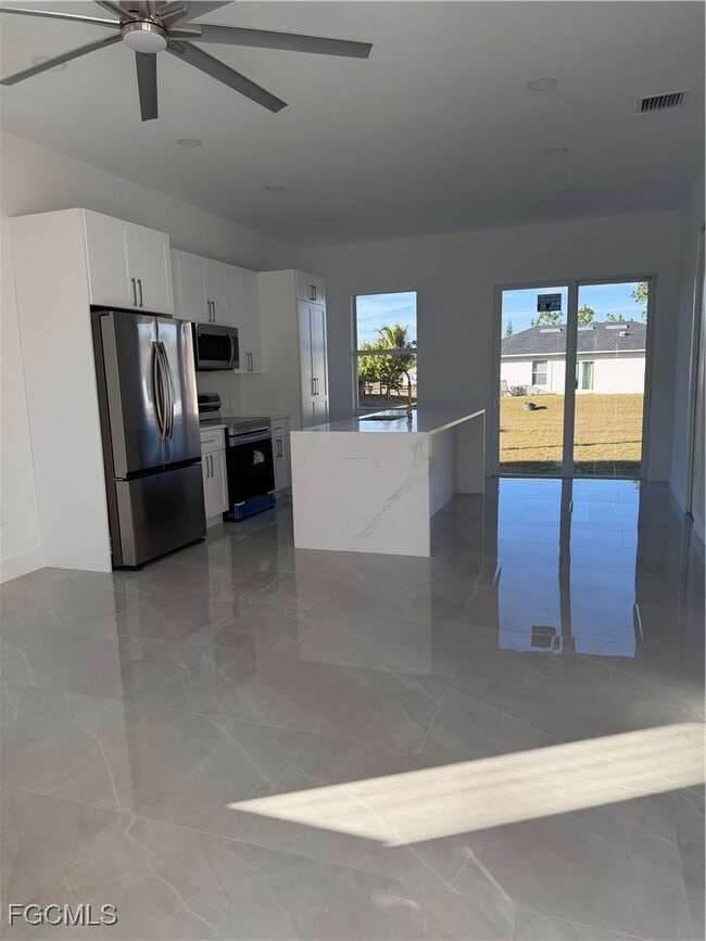 Photo - 1037 Macy St E