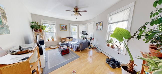 Building Photo - 33 Pleasant St Unit 2 Rental