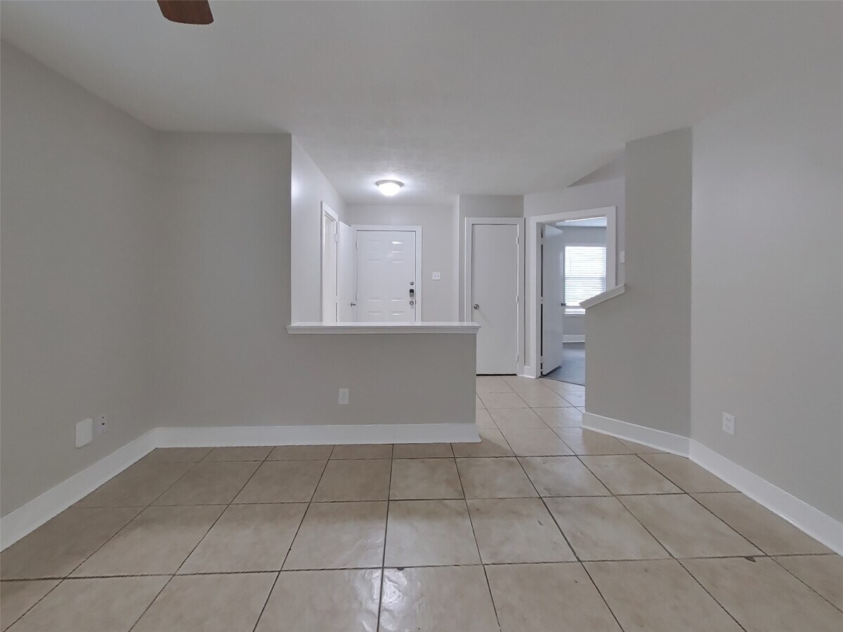 Photo - 18167 Woodsdale Ct