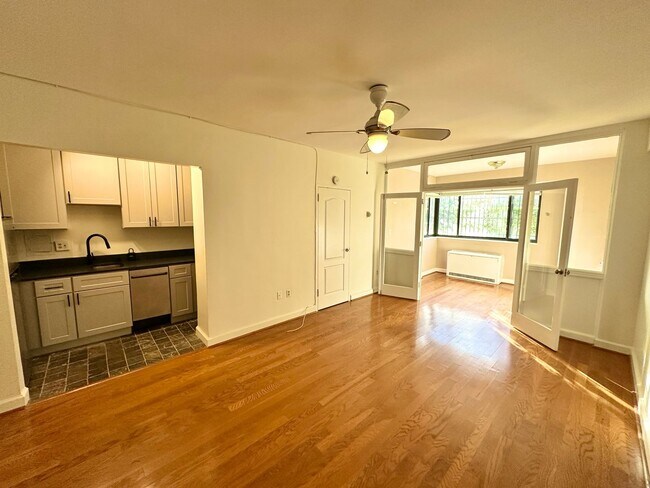 Photo - FREE RENT! Spectacular Scott Circle Solari... Unidad 4