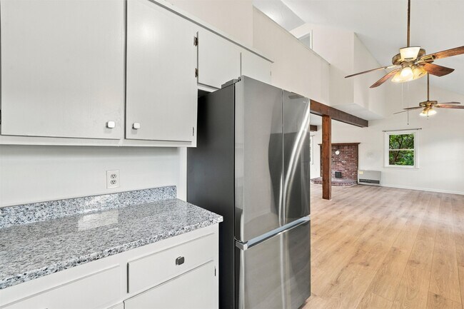 8 Ash St