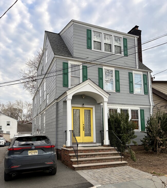 Building Photo - 180 Jerome Pl Unit 2