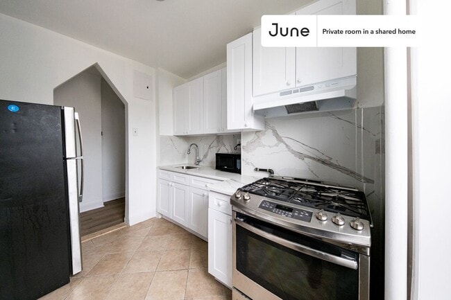 Room in Shared 4 bed/1 bath home in Sunset Park