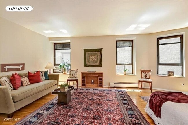 Building Photo - 250 W 88th St