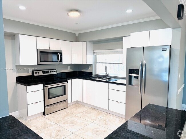 Building Photo - 8761 NW 12th St Rental